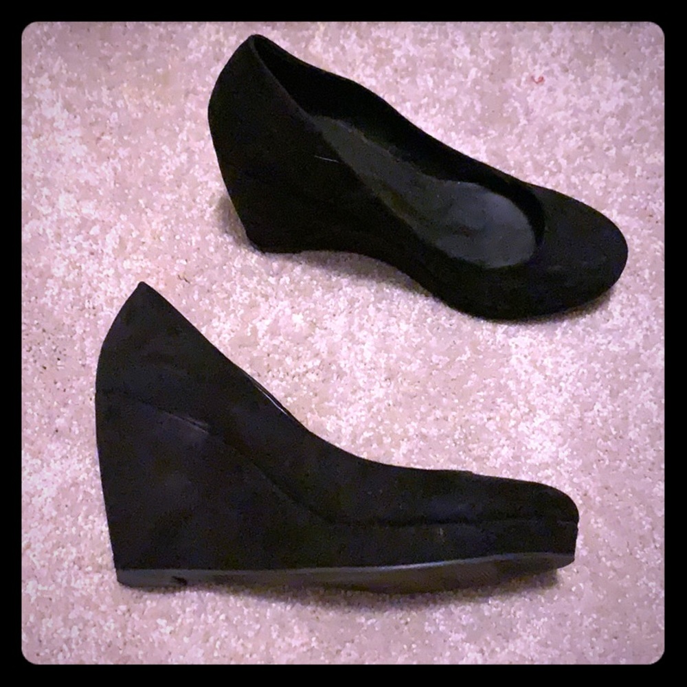 Black Wedges, size 8!